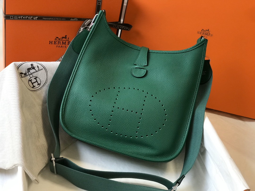 Hermes Evelyne III 29 PM Shoulder Bag In Dark Green Clemence Leather